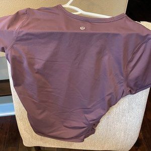 Lululemon side ruched T-shirt in a size 4